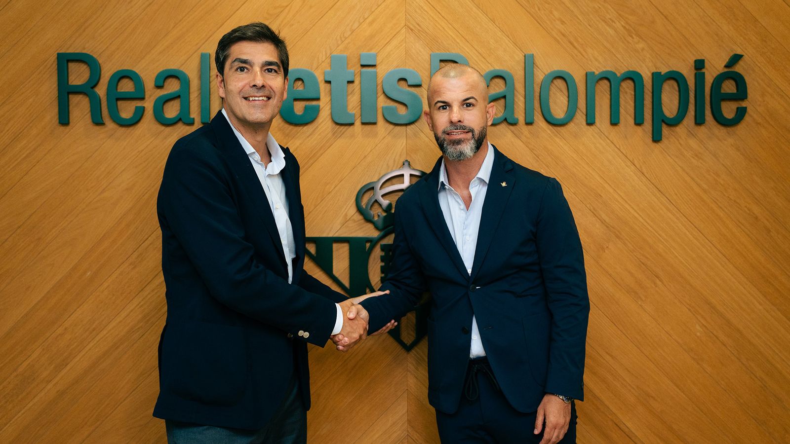 El presidente del Real Betis, Ángel Haro, con Manuel Fajardo.