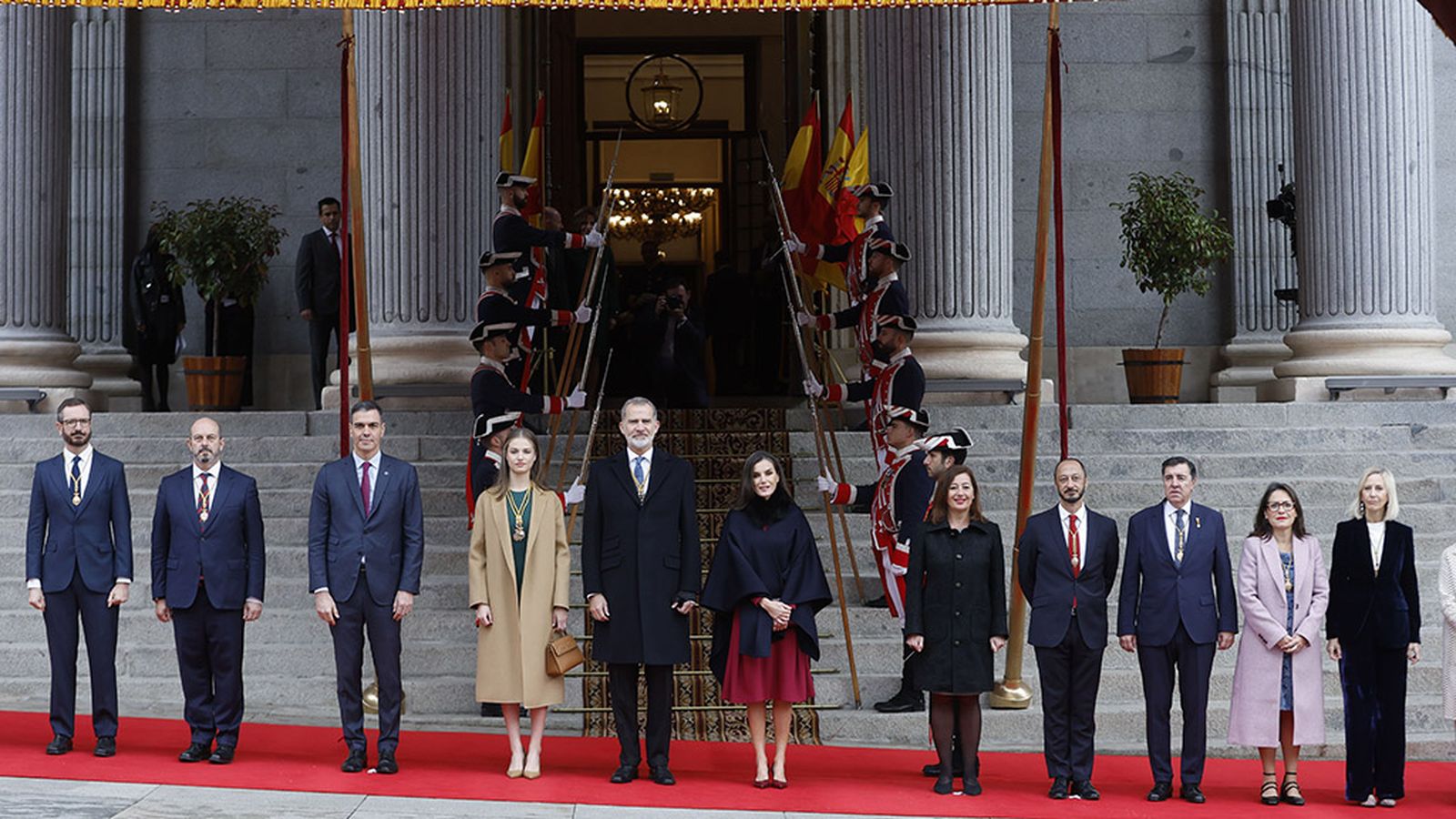 foto posado apertura de las cortes