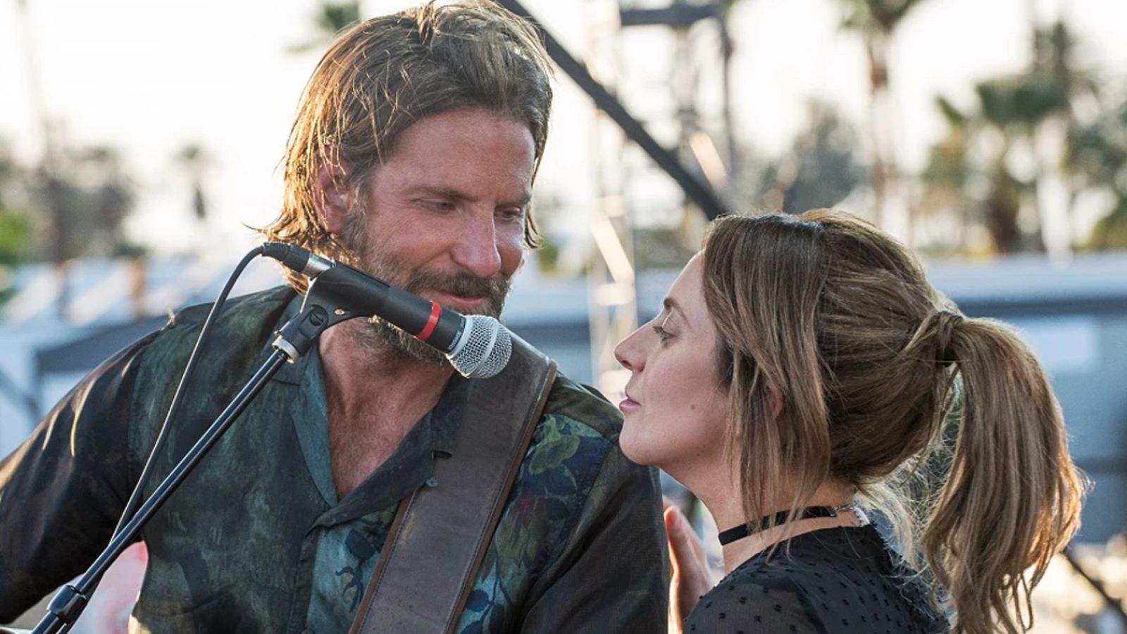 Bradley Cooper y Lady Gaga protagonizan "Ha nacido una estrella".