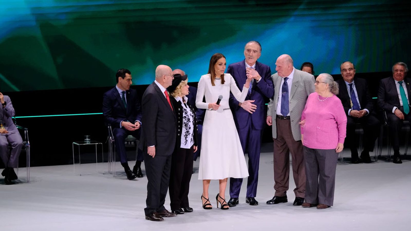 Juan y Medio sorpresa en Medalla de Andalucía