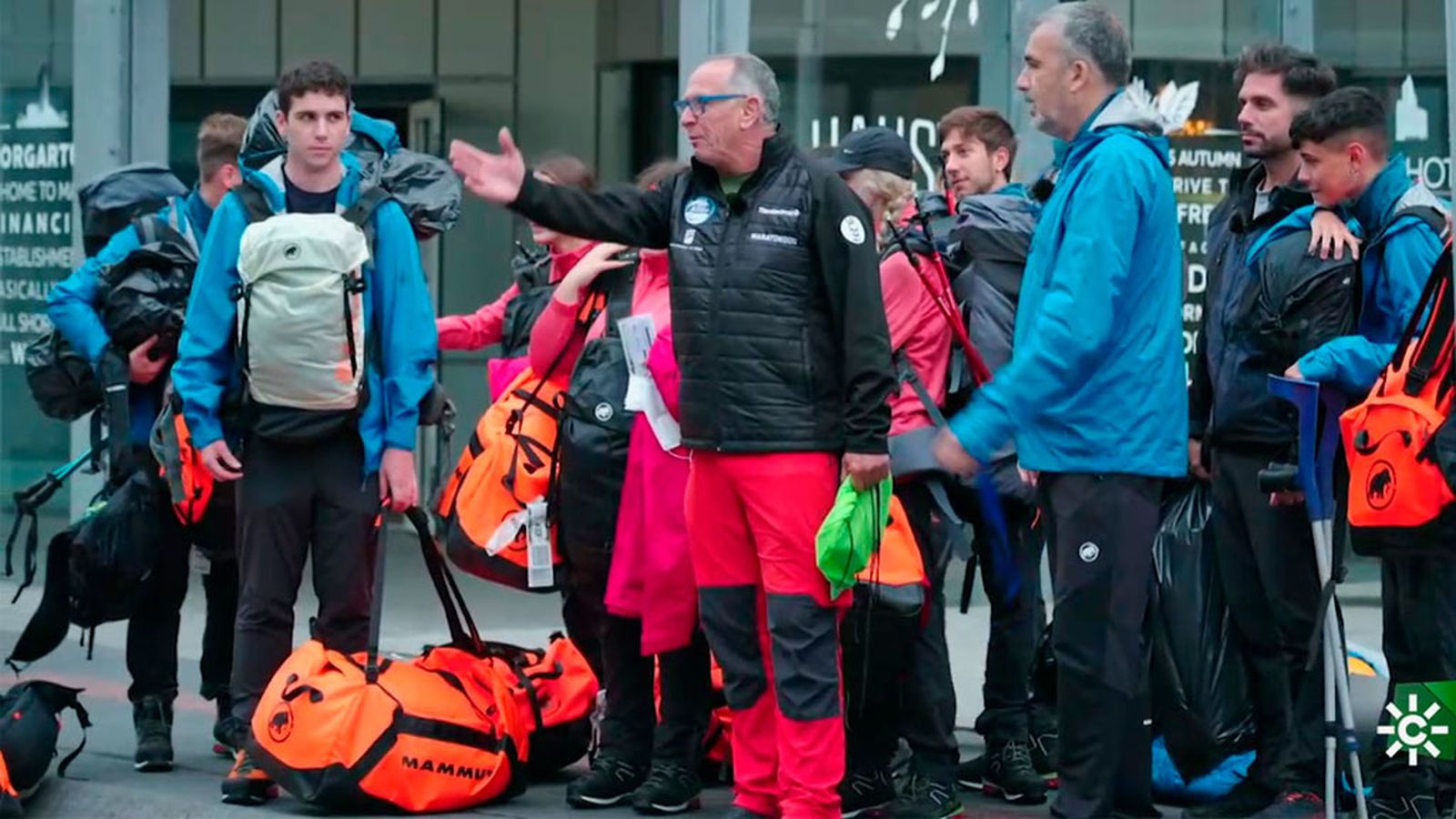 El jefe de la expedición no se atreve a comunicar a los aventureros el cambio de planes