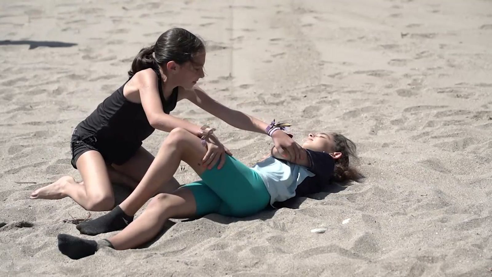 Alumnos de Palomares (Almería) estudian socorrismo en la playa