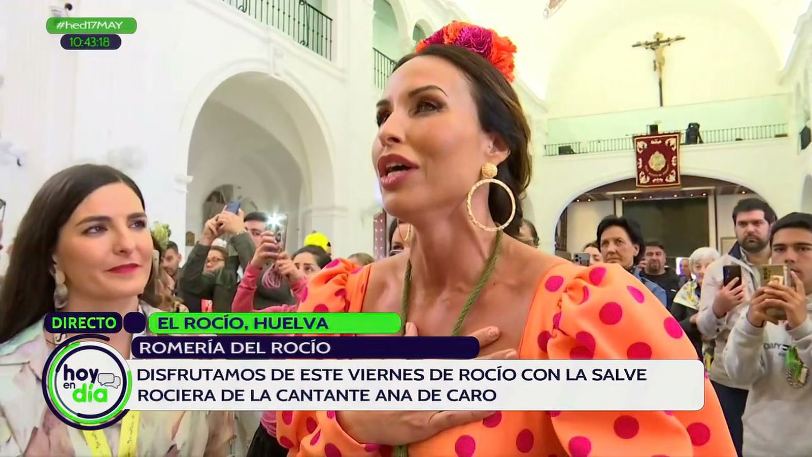 Ana de Caro le canta con fervor rociero a la Blanca Paloma