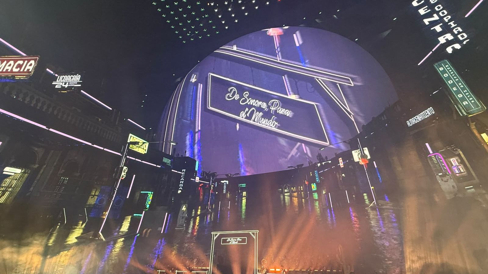 Carin León actuando en Sphere de Las Vegas