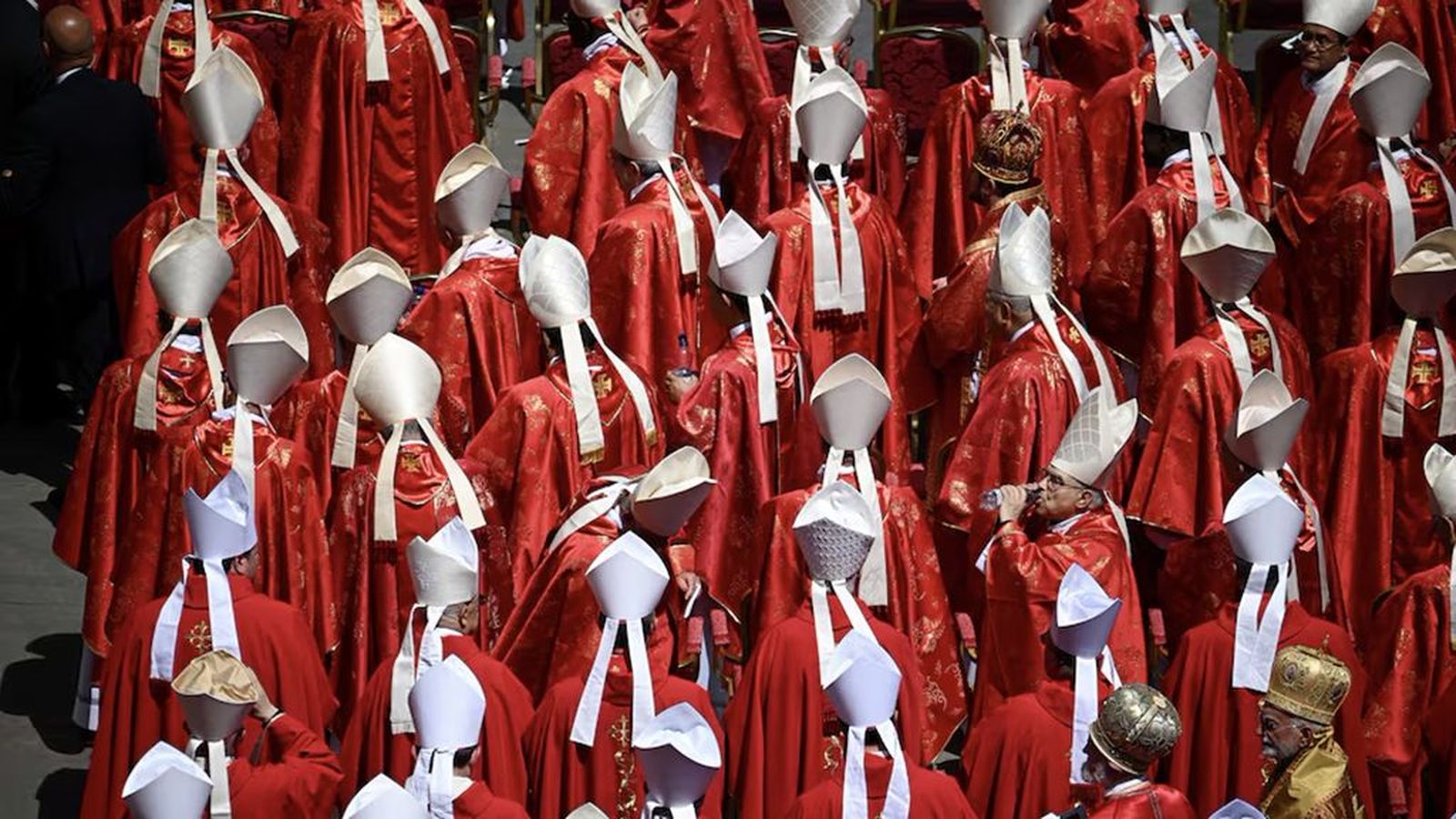 Cardenales ante el cónclave