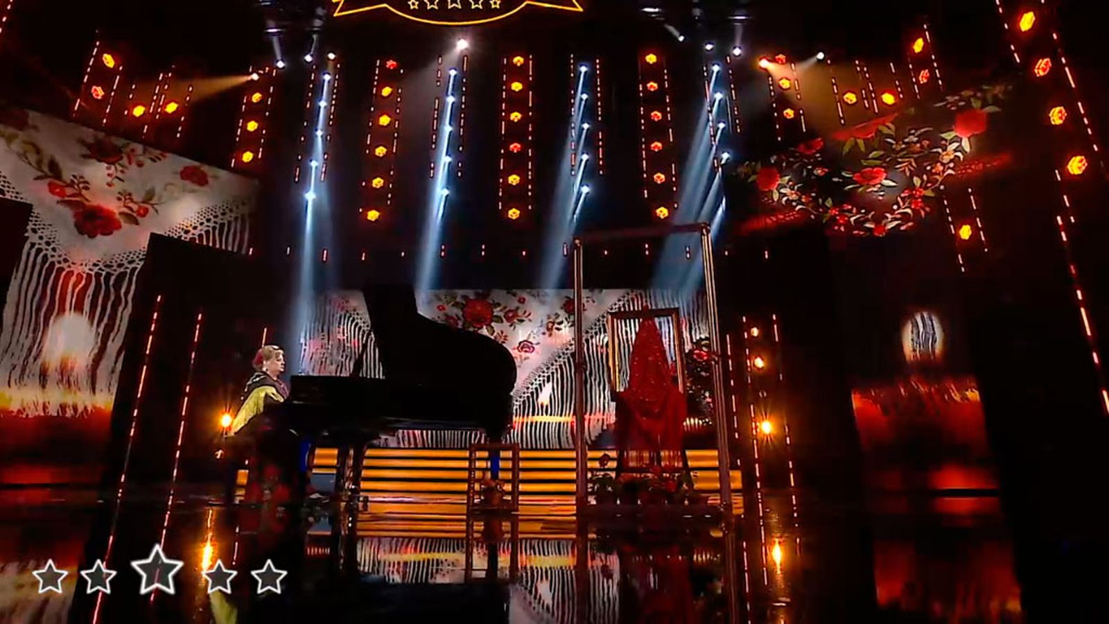 Elena Dolgova nos sorprende con su versión al piano del tema 'A tu vera'