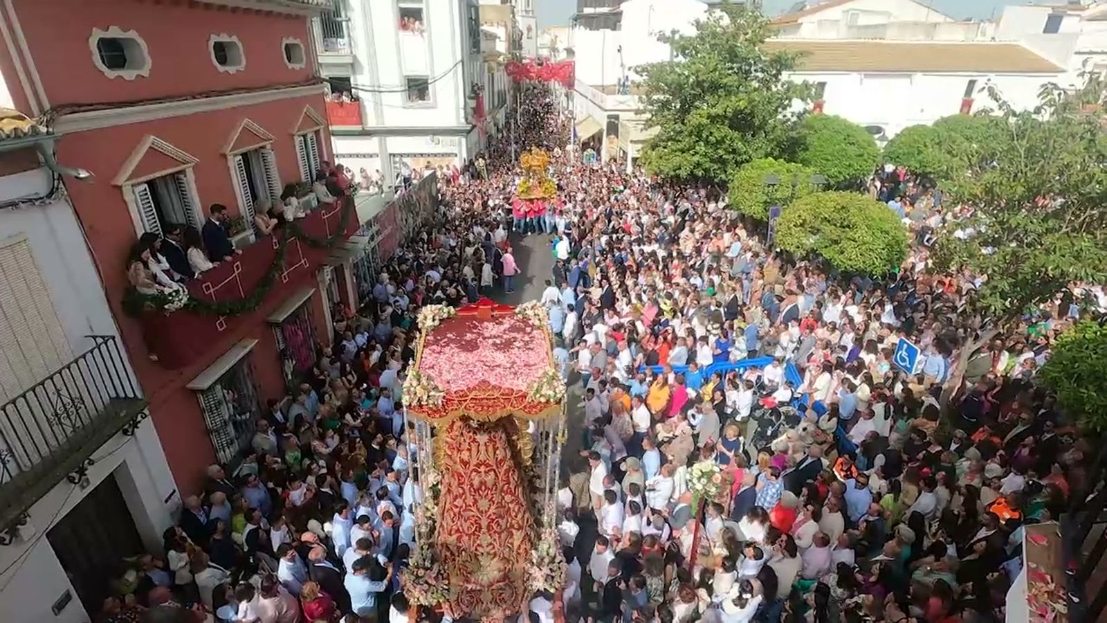 La localidad de Pilas celebra el Domingo de Resurrección con la Fiesta de las Carreritas