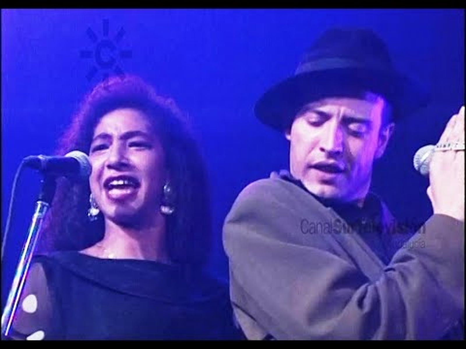 "Te estoy amando locamente", de "Dulce venganza" con Benito Peinado y Elena Andújar