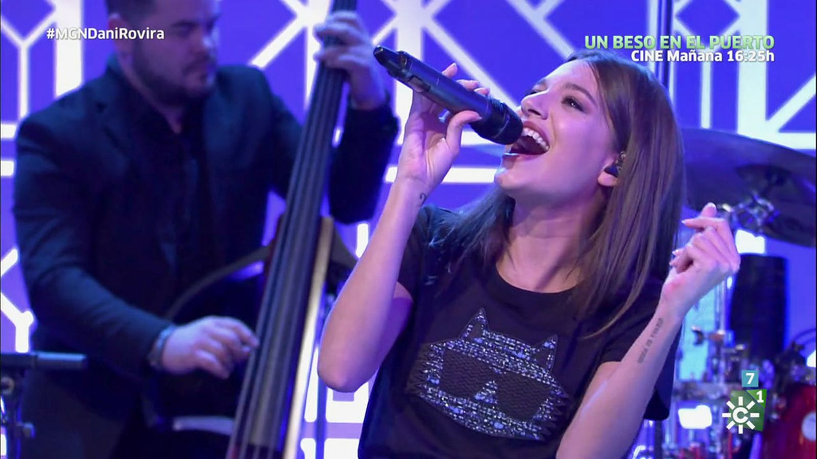 Ana Guerra canta en directo Sayonara con la banda de Mi gran noche