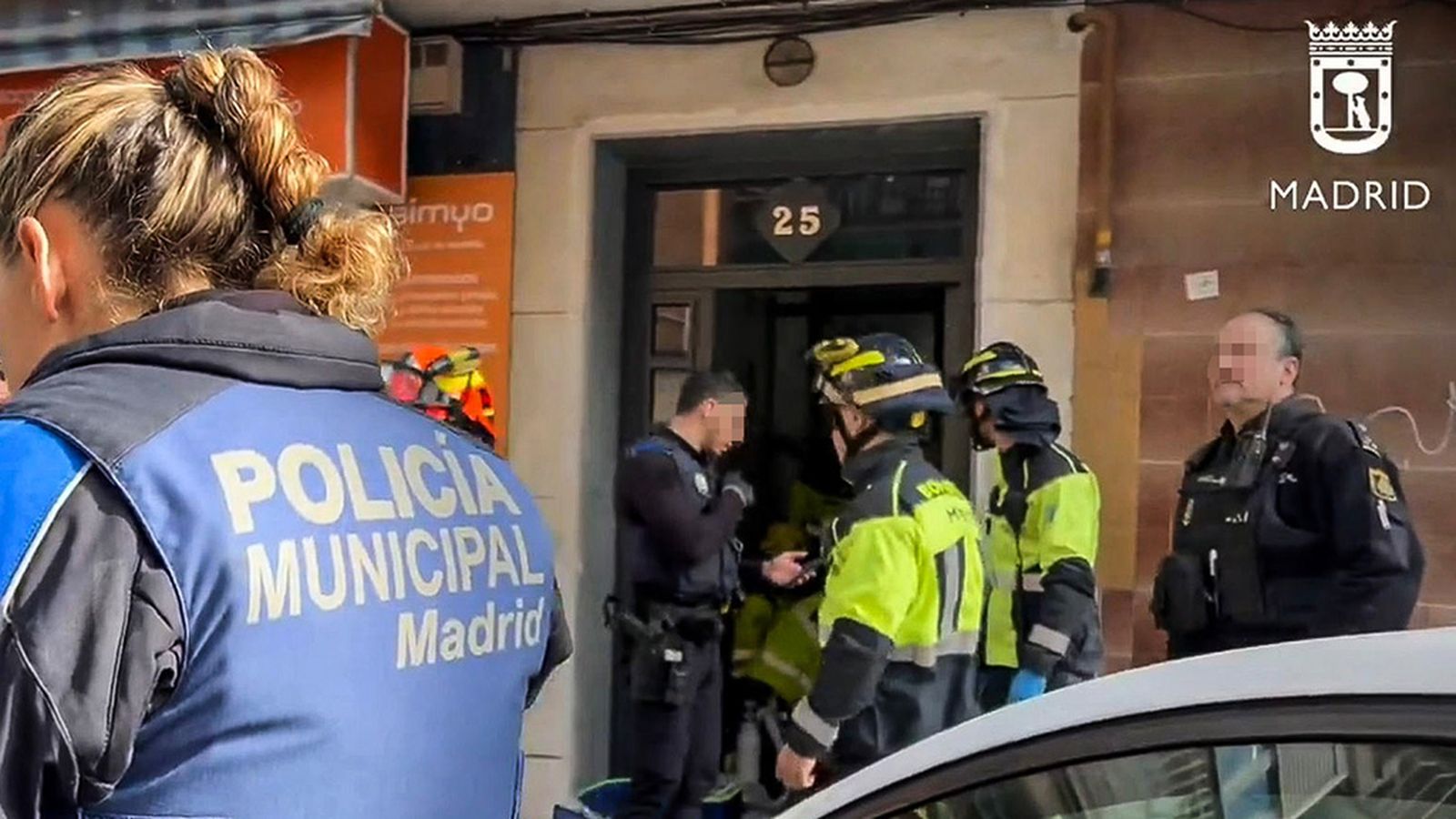 Muere un hombre en Madrid al caer al foso del ascensor al que había arrojado a su mujer