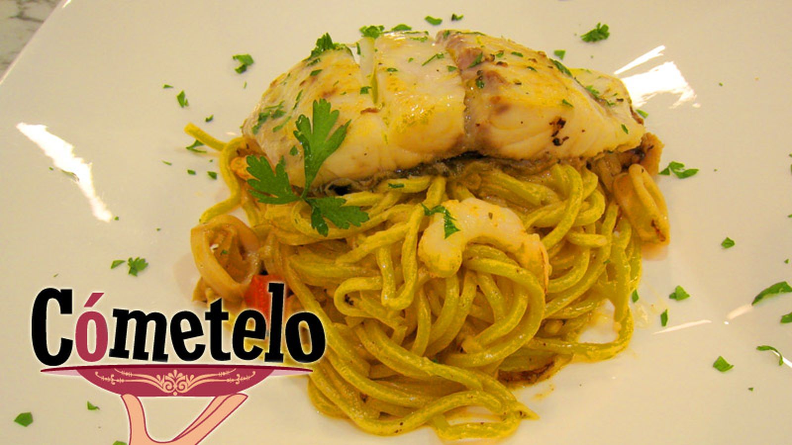 Cometelo Corvina con calamares y gambas B
