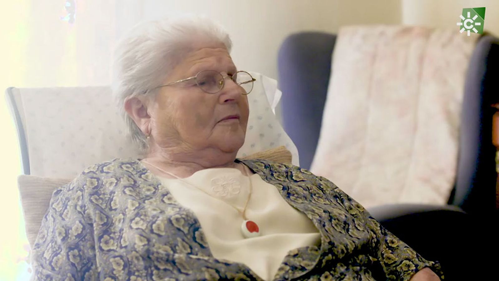 Merecido homenaje a Mercedes, una centenaria que ha criado a más de 36 niños