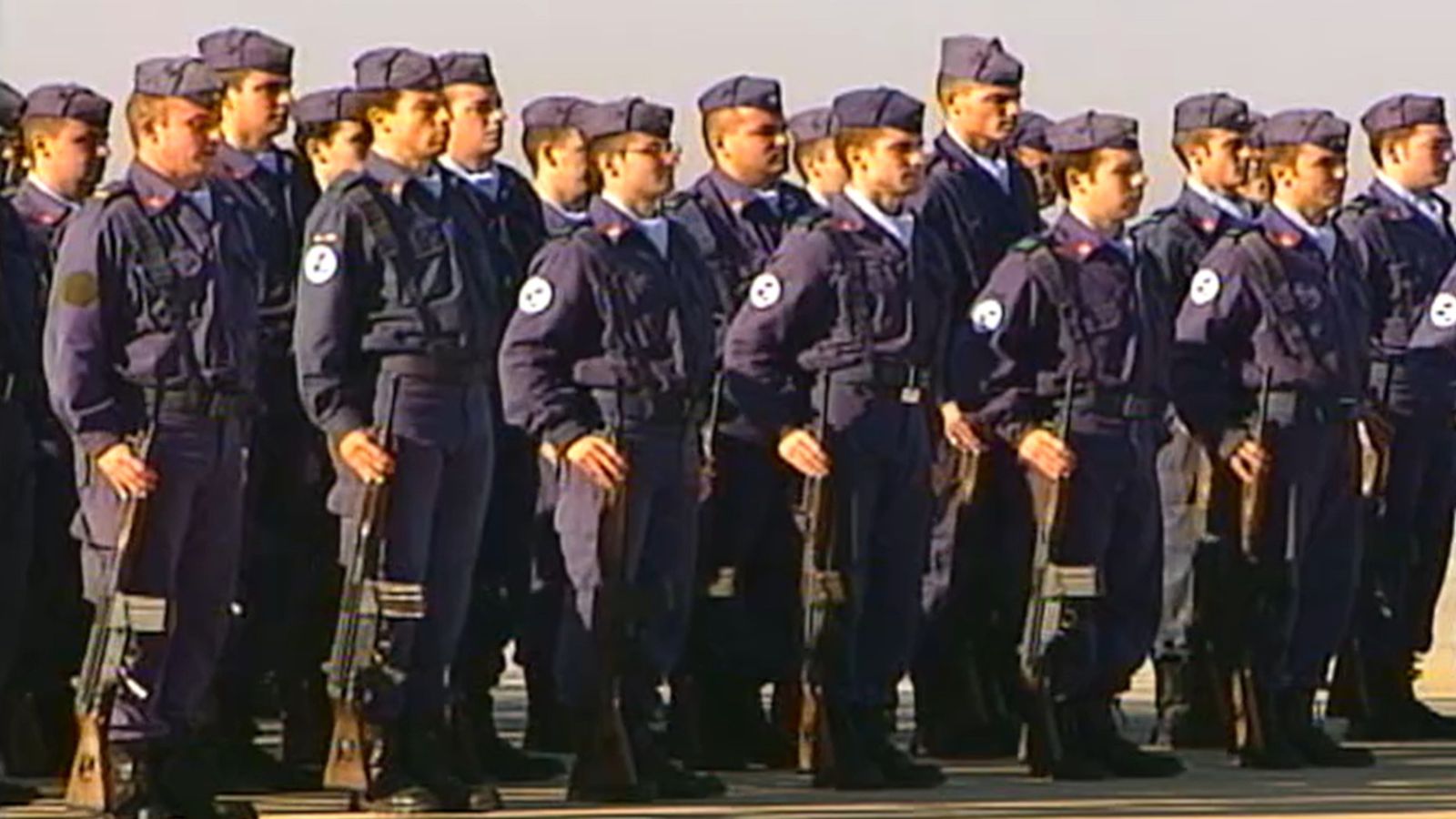 25 años de la eliminación del servicio militar obligatorio en "Los reporteros"