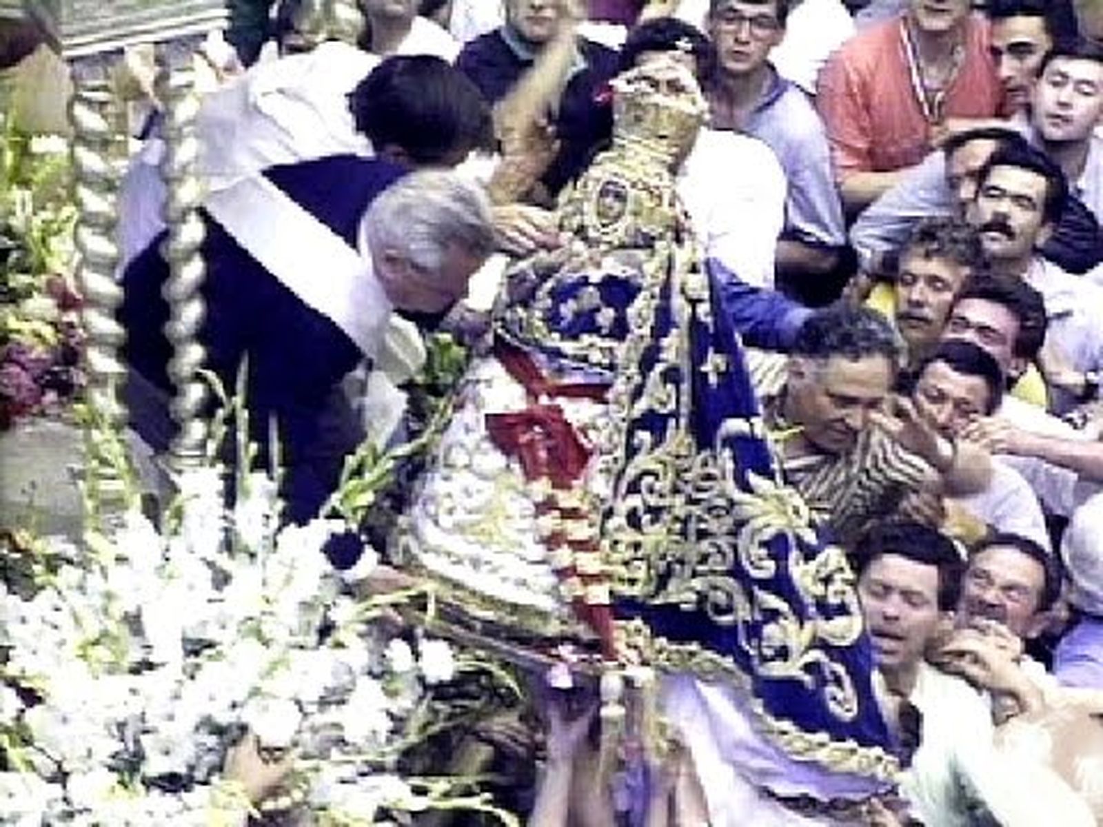 Romería de la Virgen de la Cabeza 1992: traslado e interior de la basílica