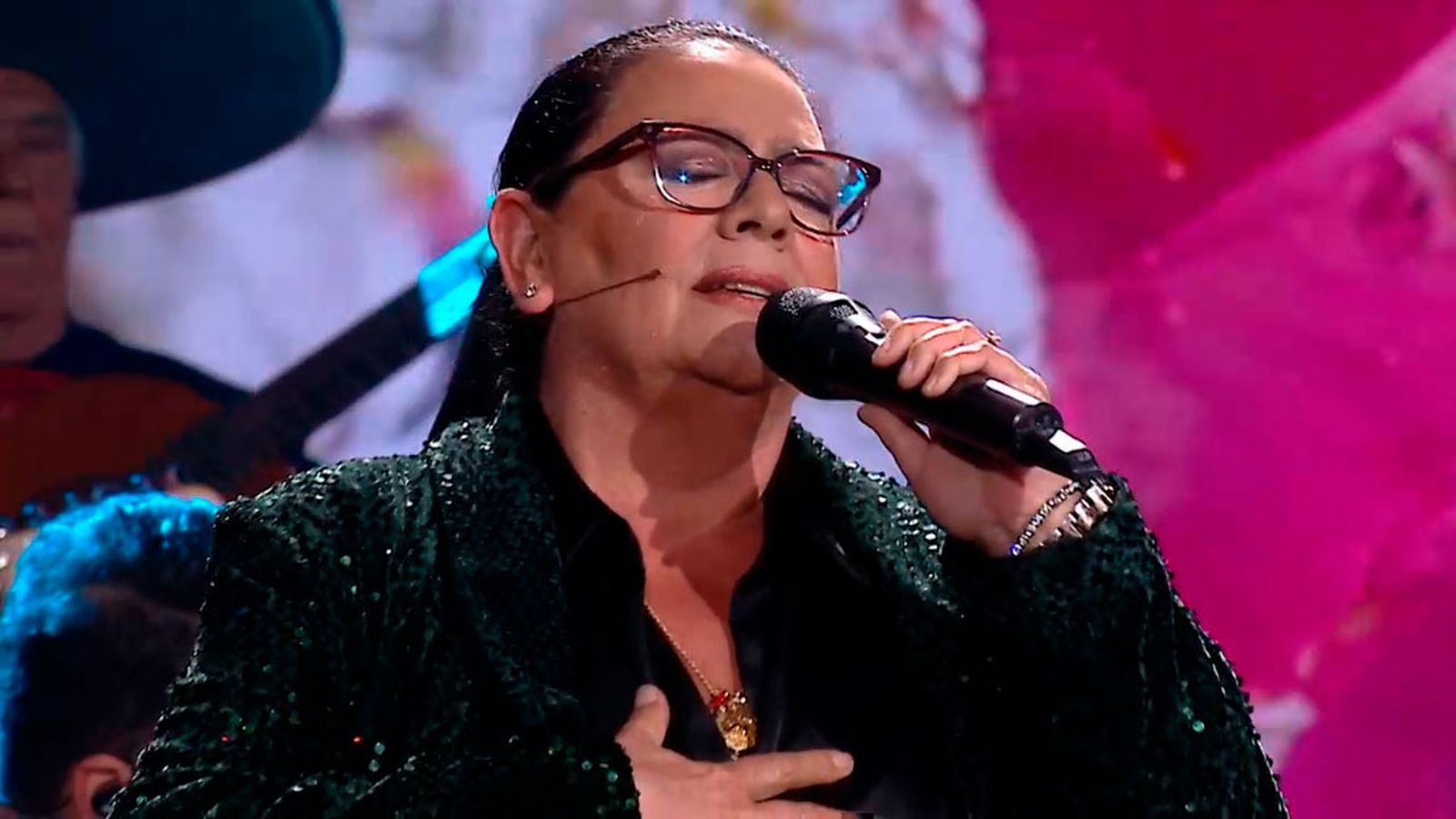 María del Monte estrena sus nuevas sevillanas 'Agüita de manantial'