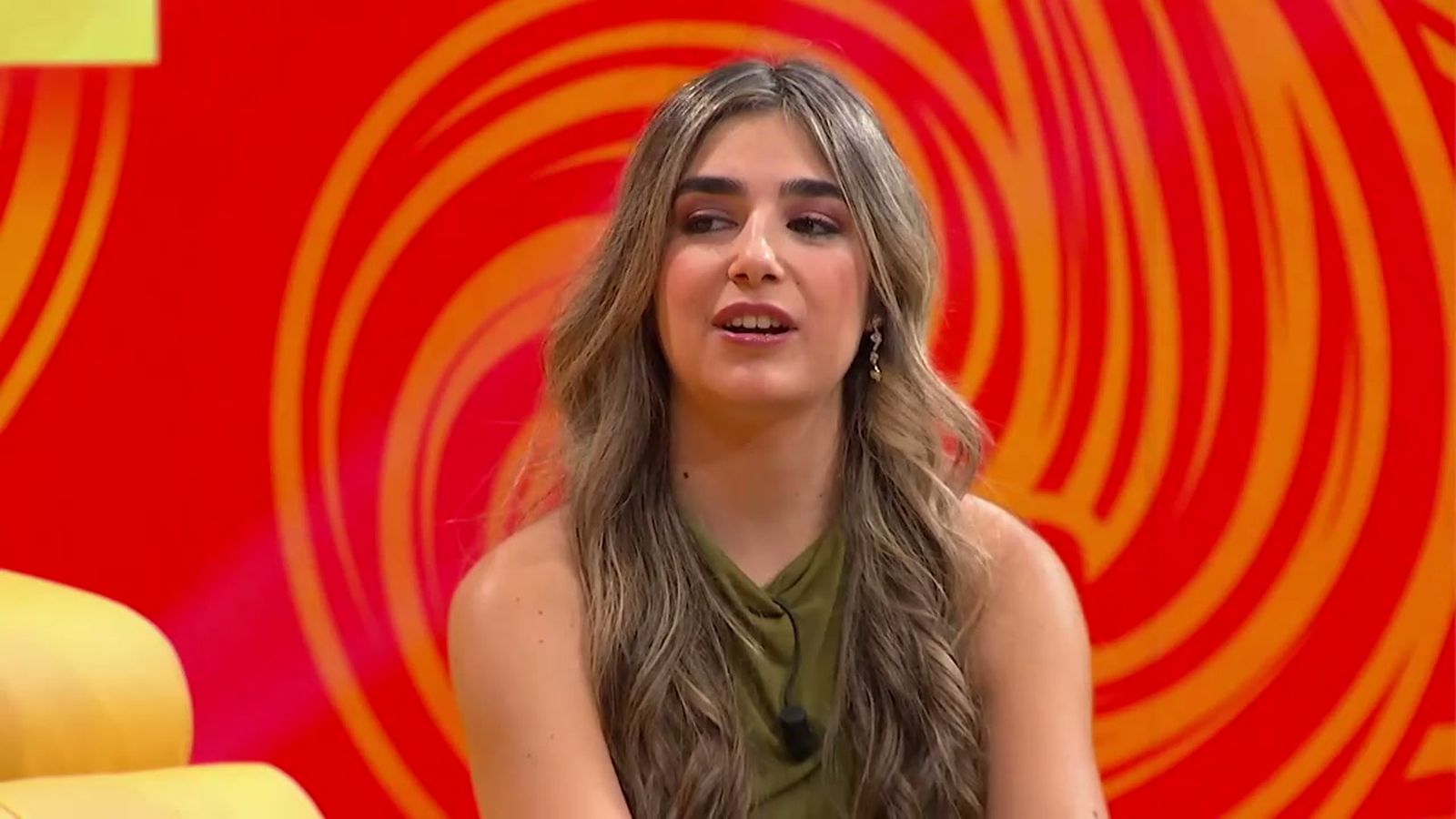 María revela cómo su padre, "El Mani", la protegía siguiendo al autobús escolar