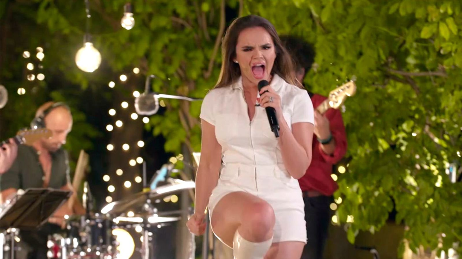 Melody saca el poderío de su último single, 'Mujer loba'