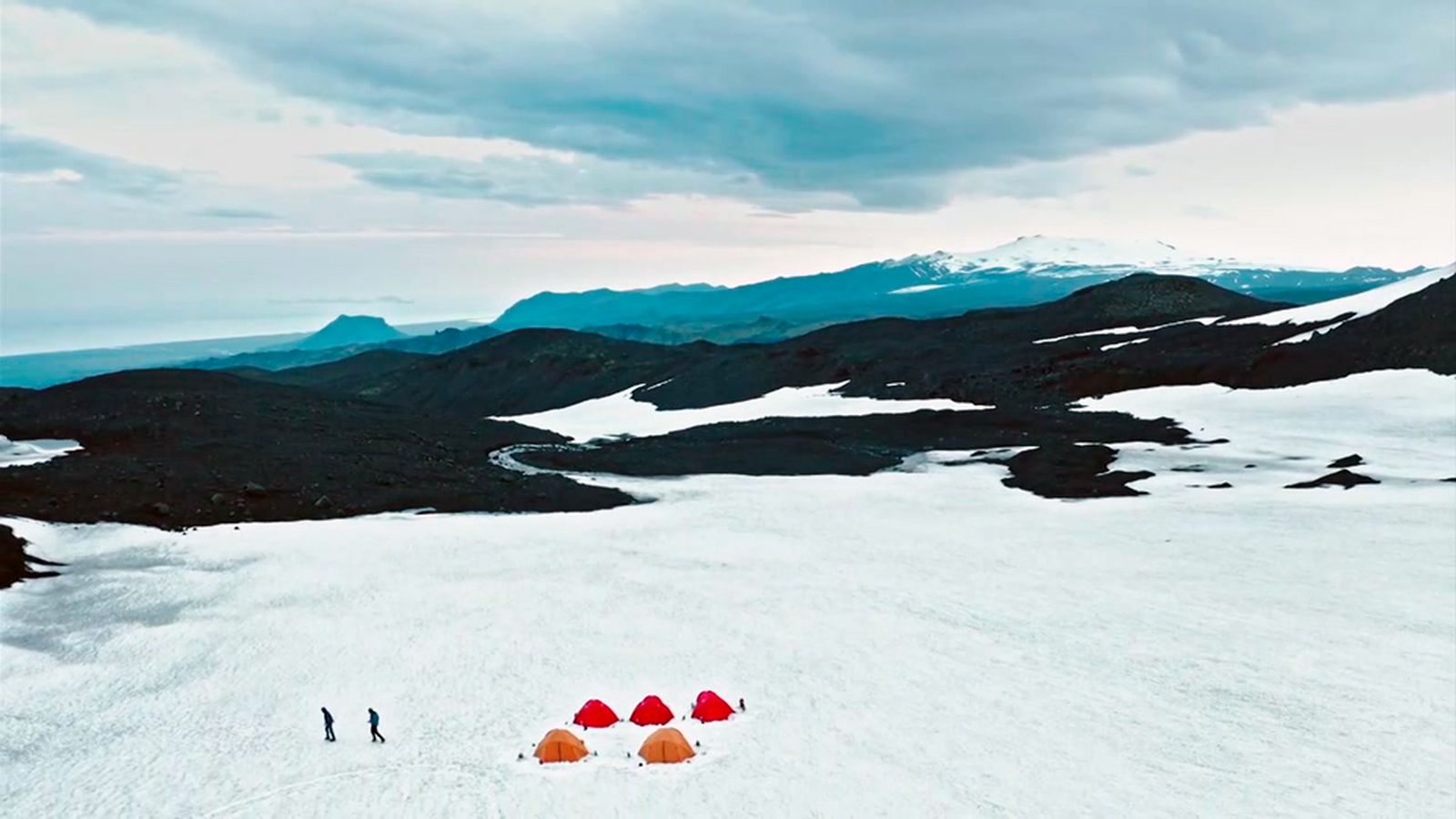 ¿Cómo es dormir en mitad de un glaciar?