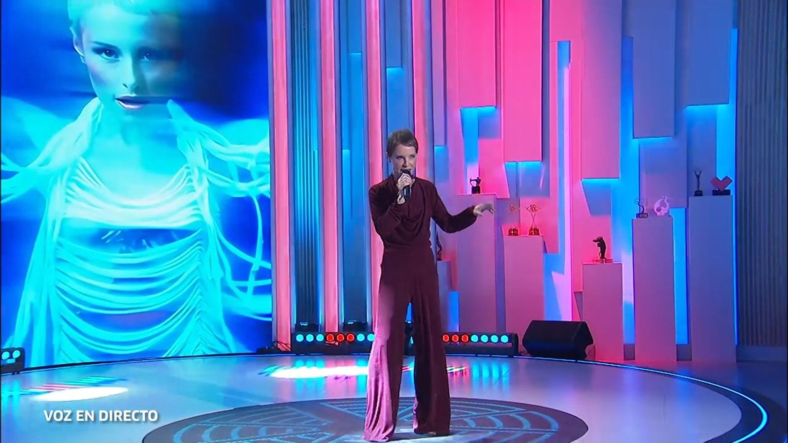 Soraya presenta "Ilúmina" tras 29 años de carrera musical y nos canta su último éxito "¿Y qué?"