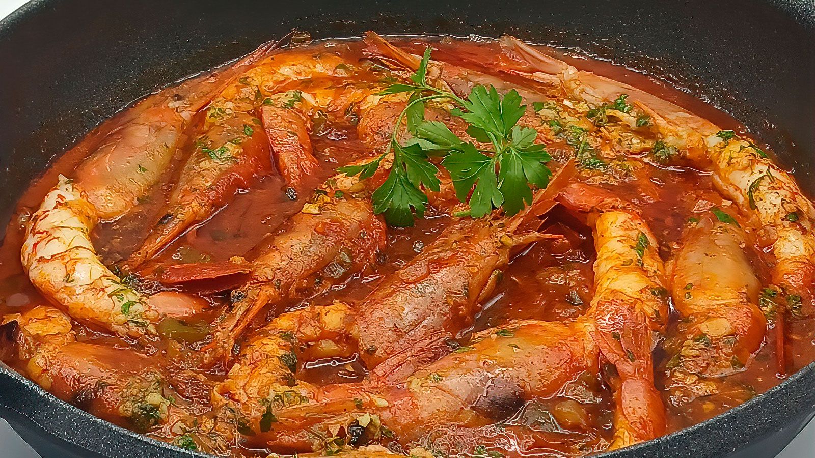 "Cómetelo", gambones en salsa y panecillos de verdura