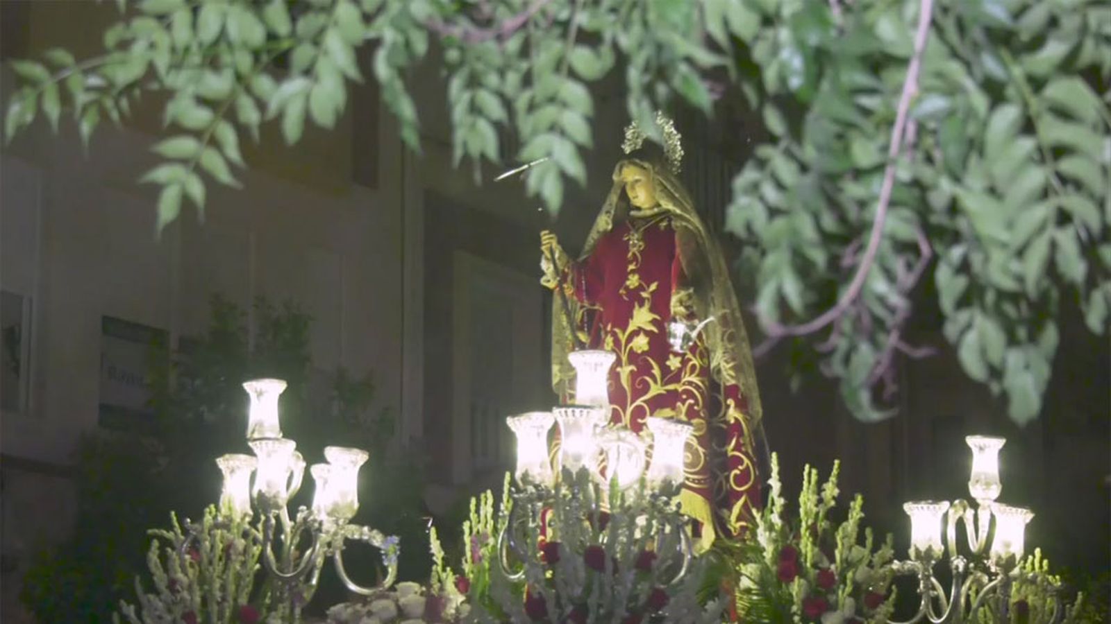 Santa Marta, la patrona de Martos procesiona por las calles del municipio