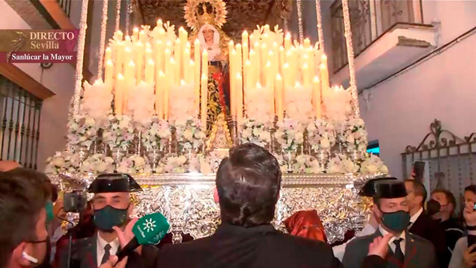 Manuel Berraquero canta con gran emoción a la Virgen de la Encarnación en Sanlúcar la Mayor