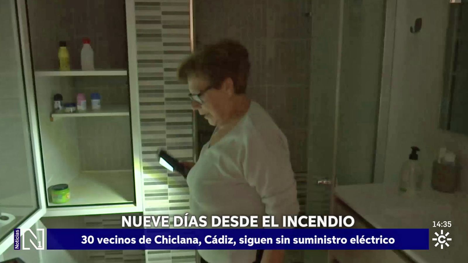 30 vecinos de Chiclana llevan más de una semana sin luz por un incendio en su edificio