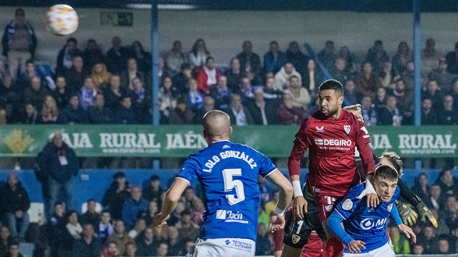 El Sevilla golea al Linares