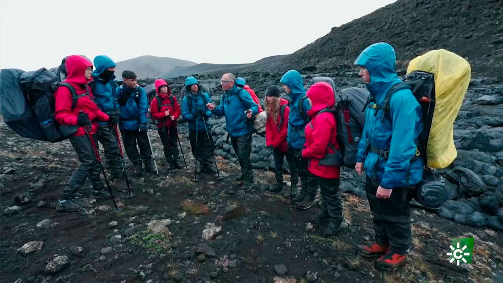 La recompensa por el esfuerzo al contemplar el volcán islandés Fagradalsfjall