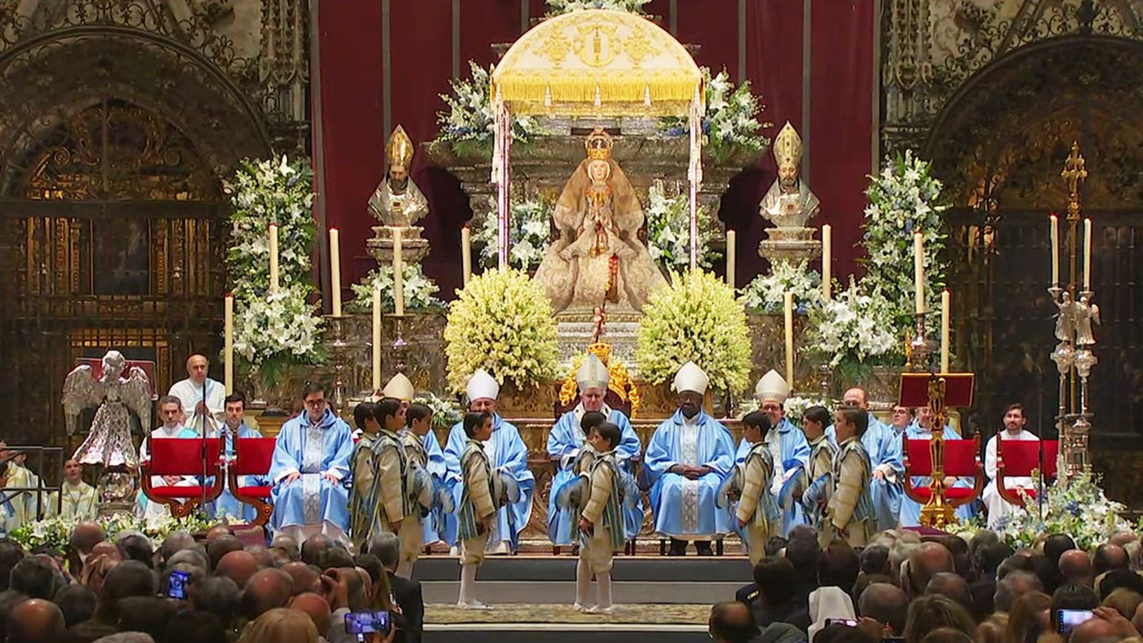 Los Seises interpretan...