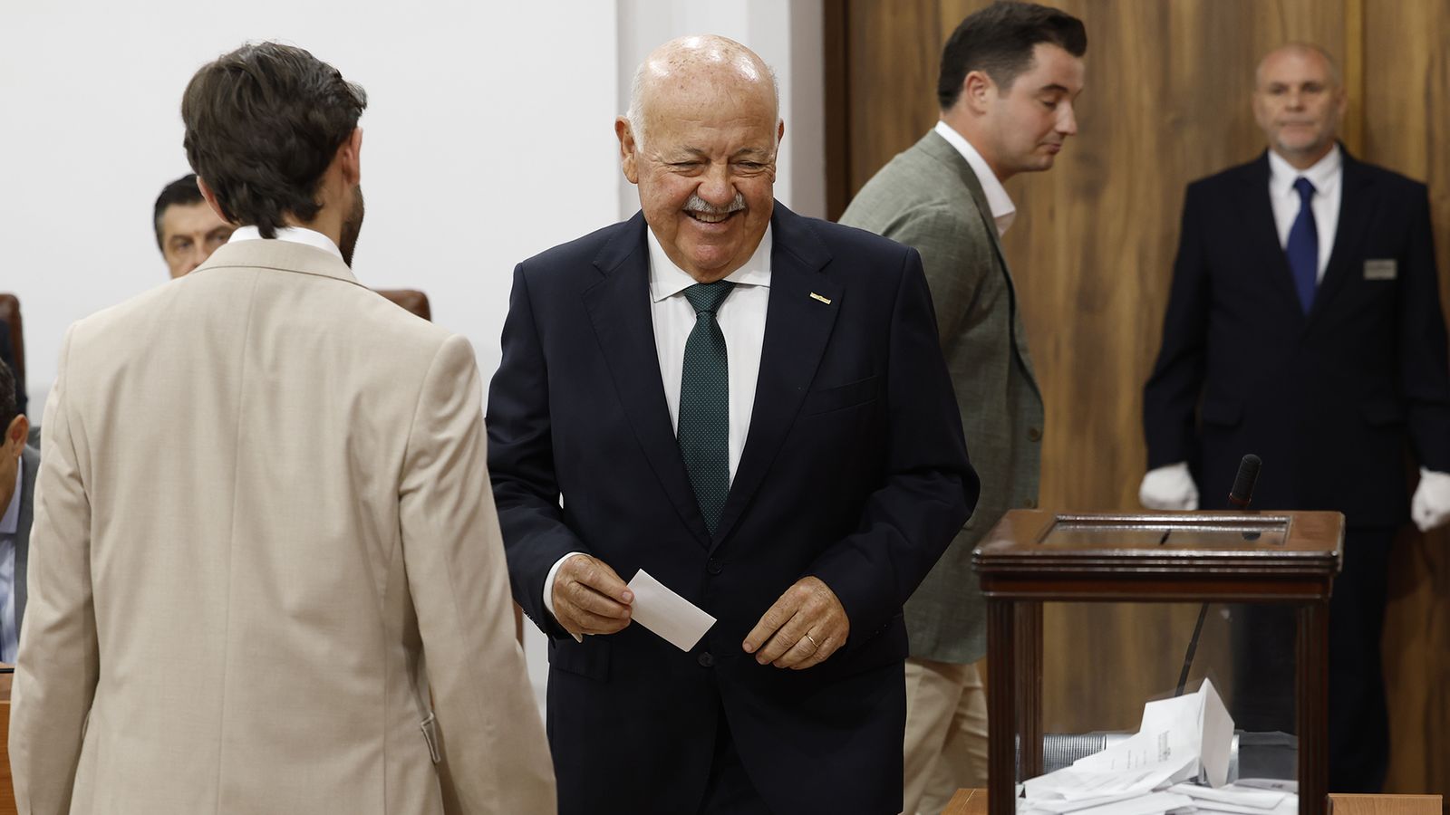 Aguirre, presidente del Parlamento