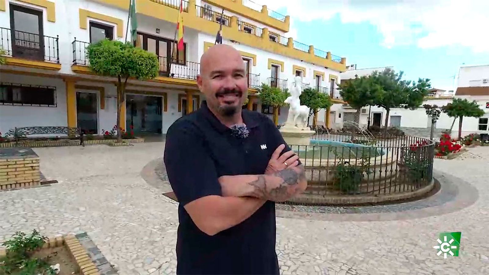 Vive en Aljaraque y trabaja como capitán de monoboya de una empresa petrolera