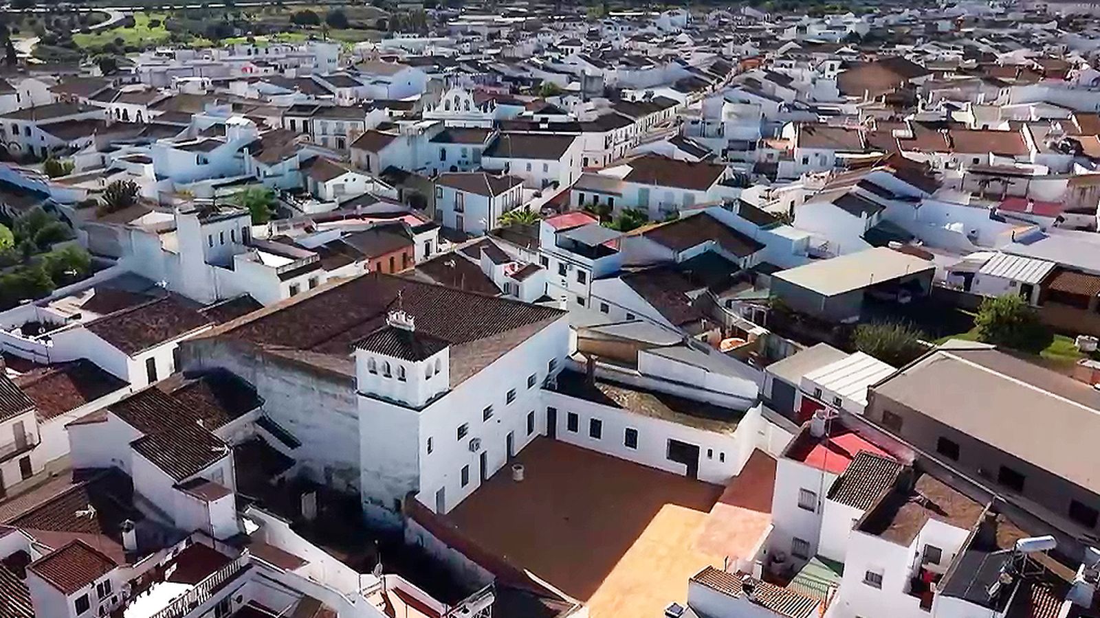 De tapas en Hinojos, pueblo de casas blancas en el corazón de Doñana