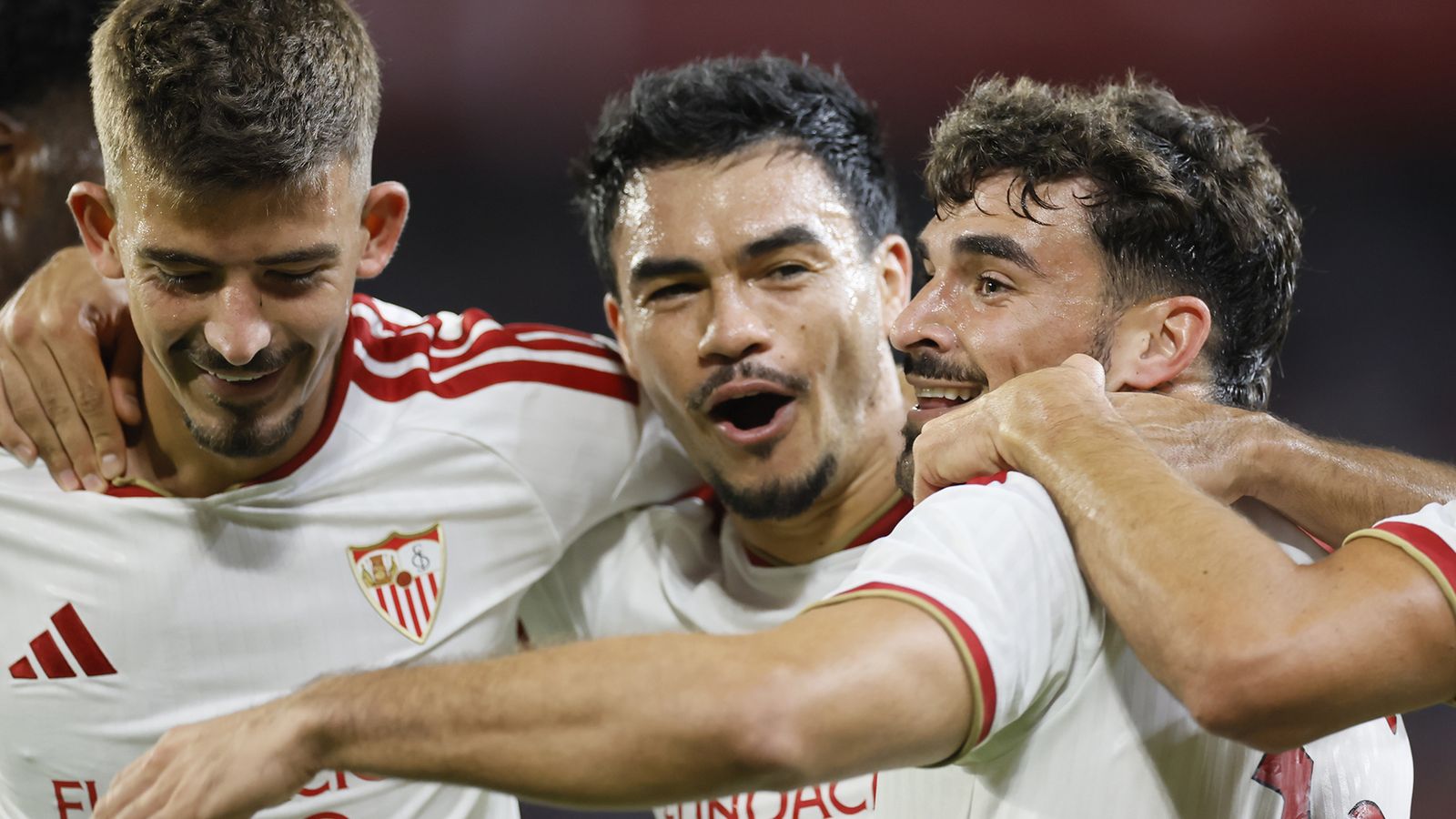 Isaac Romero marca el primer gol del Sevilla ante Osasuna.
