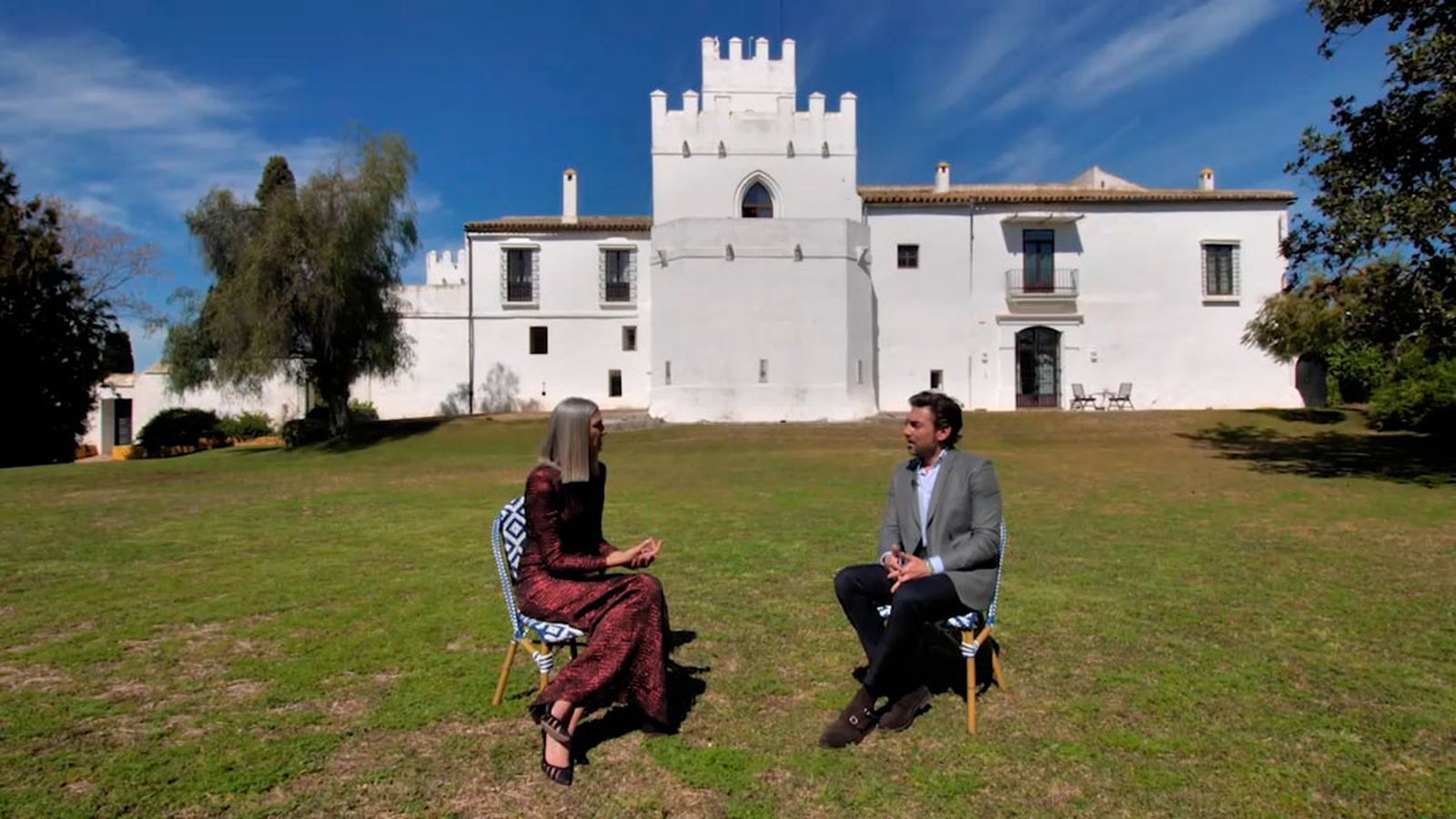 José Luis Zambonino ha marcado un estilo propio con sus diseños de largas colas para los vestidos de novia