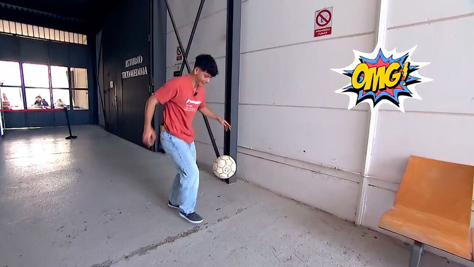 Diego Piquera nos sorpende con sus acrobacias al ritmo de 'Yo quiero bailar' con Jüls y Sonia Madoc