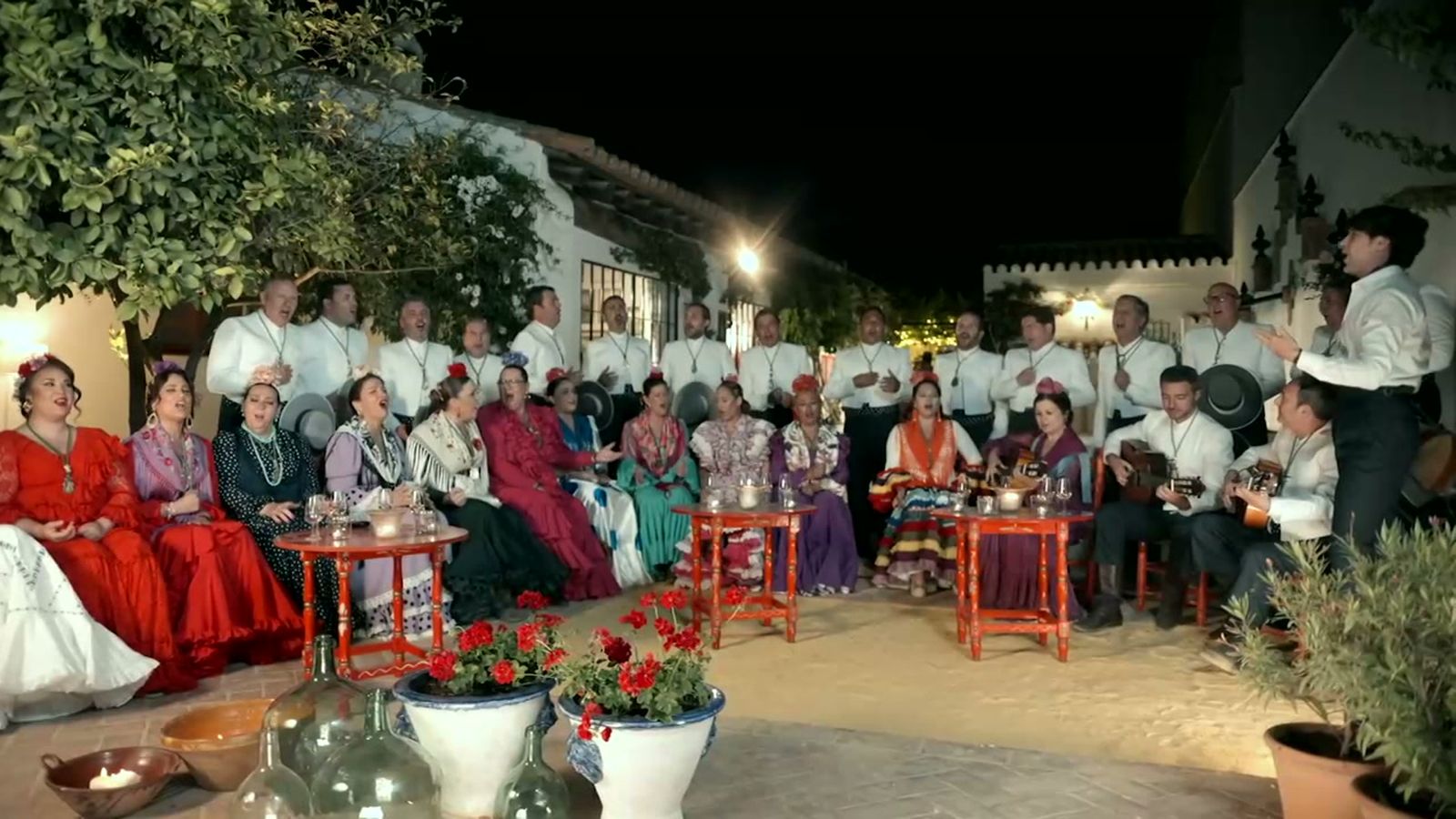La Hermandad del Rocío de Huelva canta la esencia de la romería con la Salve
