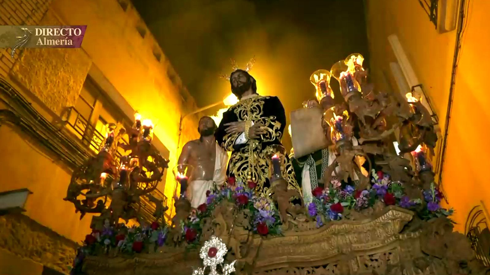 La Macarena de Almería desafía a las nubes y procesiona sola el Miércoles Santo