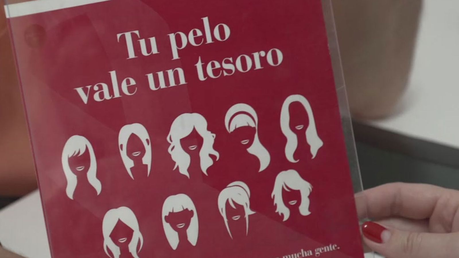 Pulseras rosas, una asociación que dona pelucas a mujeres con cáncer