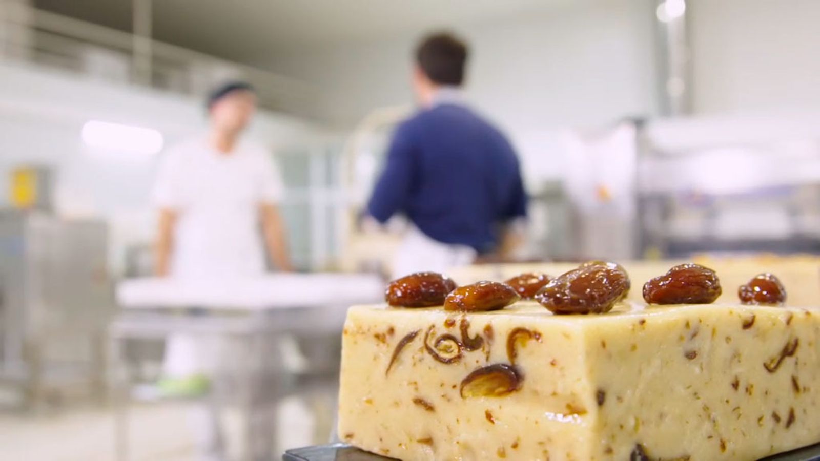 Bosco saborea el mejor turrón de Medina Sidonia