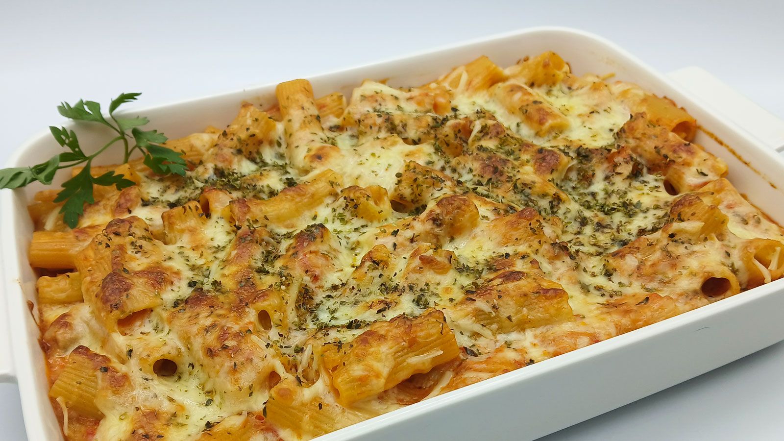 "Cómetelo": Macarrones gratinados con atún y bechamel