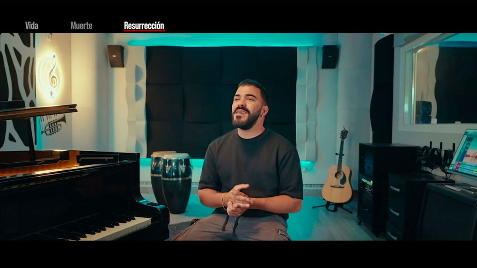La 'resurrección' de Manuel Jiménez, el tiktoker gitano y gay de las 3.000 viviendas que ilumina este barrio sevillano