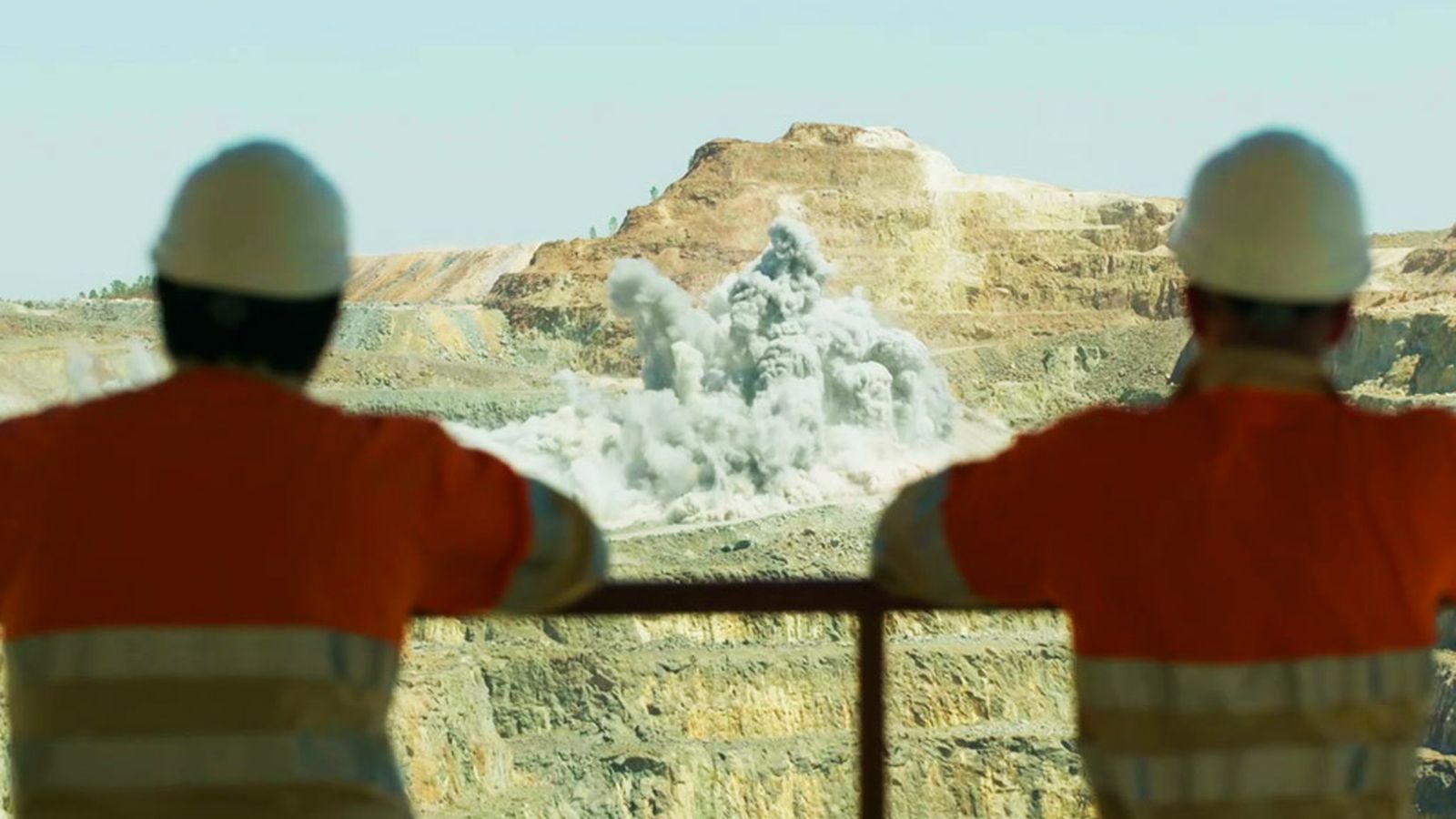 Los compadres la lían en las minas de Riotinto