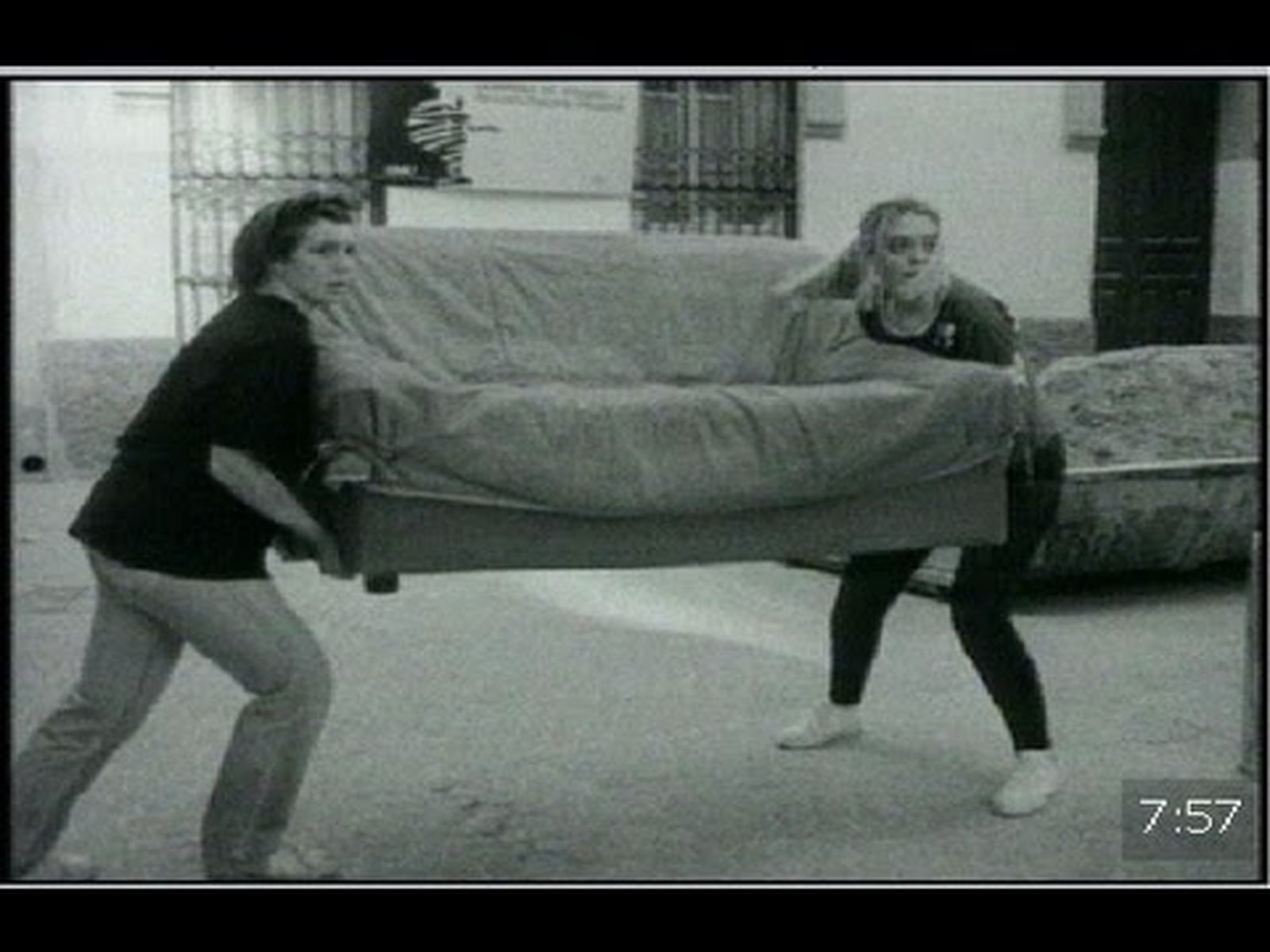 Cortocircuito: "Qué me mudo" | Cortos andaluces de Canal Sur Televisión