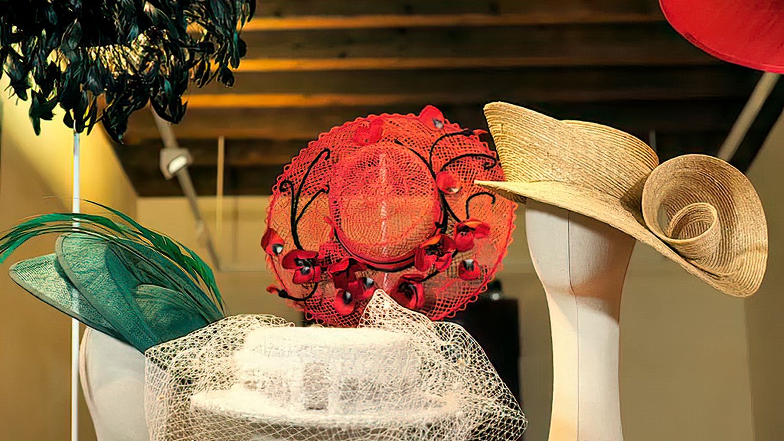 Los tocados y sombreros andaluces que lucen famosas internacionales