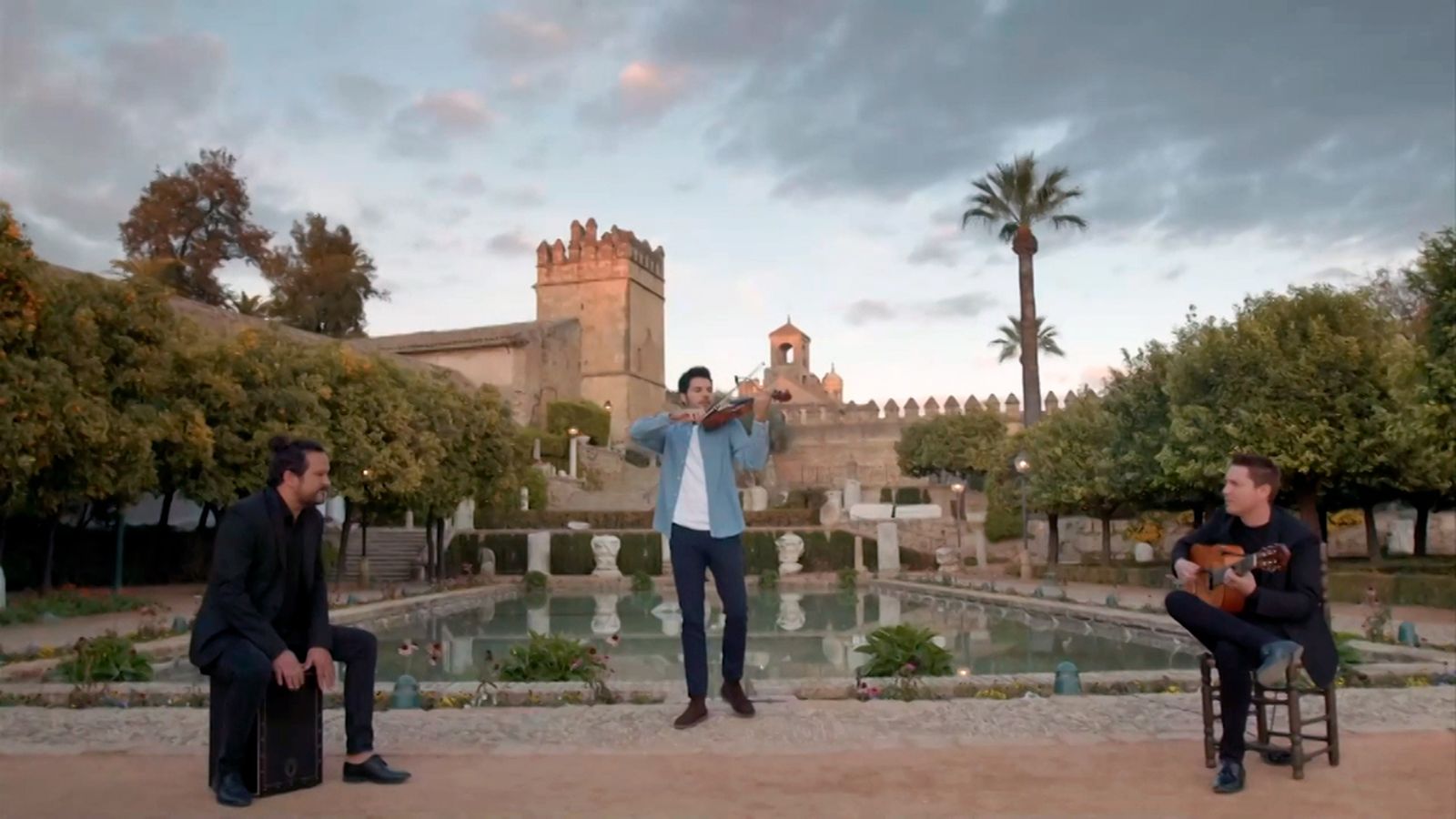 El violín de Paco Montalvo llena de flamenco el Alcázar de los Reyes Católicos de Córdoba