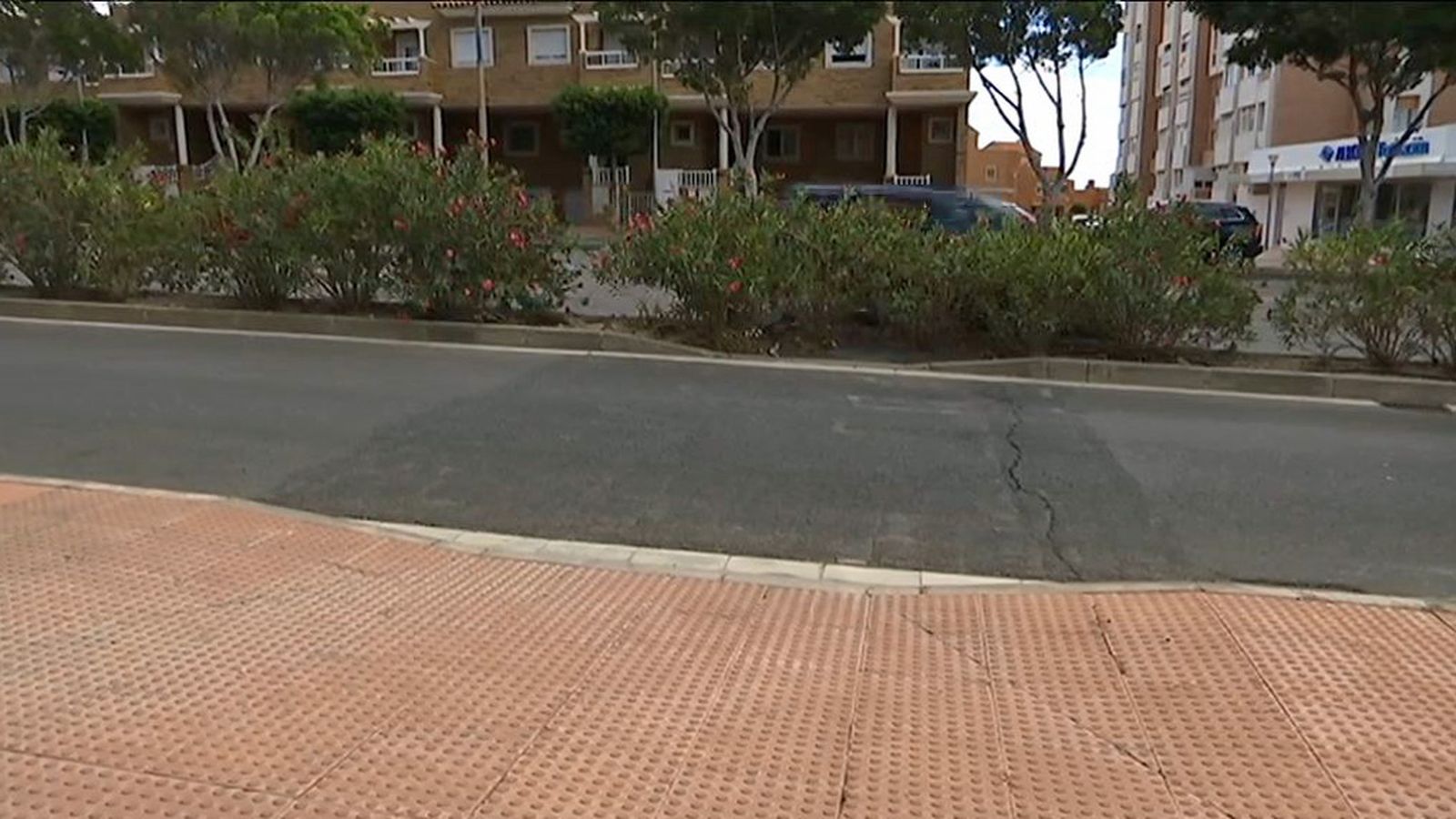 tapa calle almeria peaton 1024