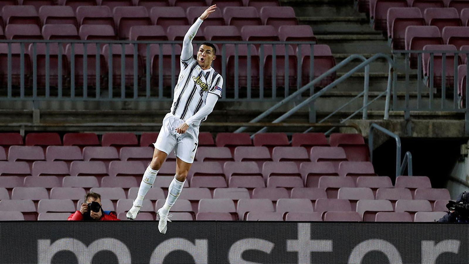 Ronaldo celebra el triunfo en Barcelona