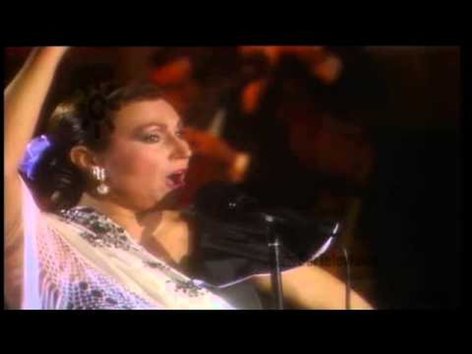 Rocío Jurado canta "Pastora Imperio", por primera vez, en el Homenaje a Rafael de León (1988)