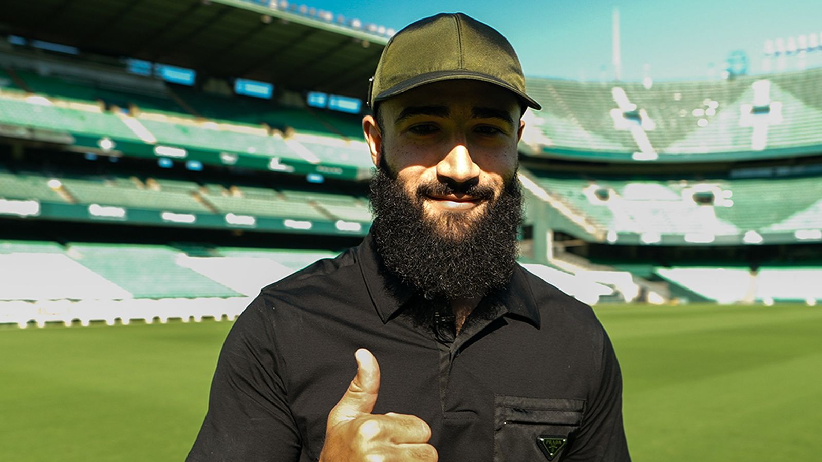 Fekir se despide de la afición del Betis